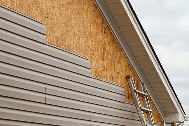 Professional Siding Inspection technician working in Gordonville, PA
